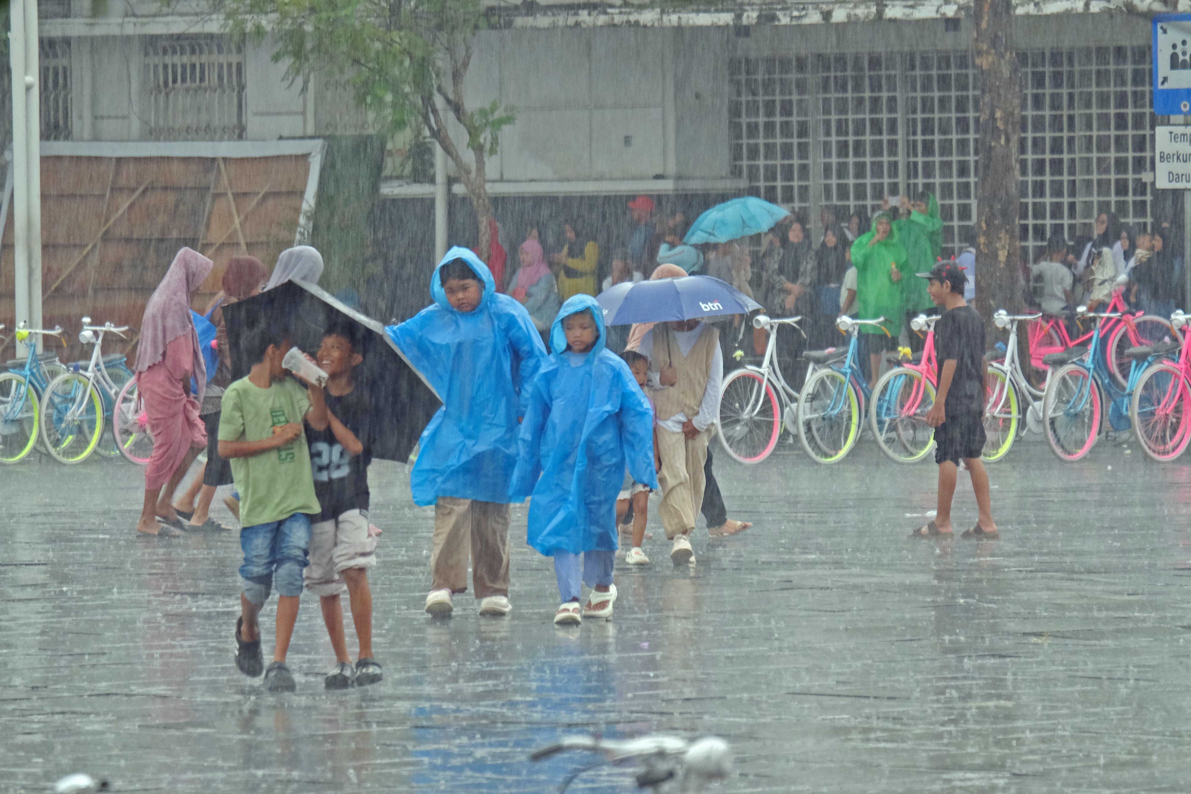 Waspada! BMKG Rilis Peringatan Dini Cuaca Ekstrem Hari Ini, 9 April 2026: Jakarta Hingga Papua Berpotensi Hujan Lebat