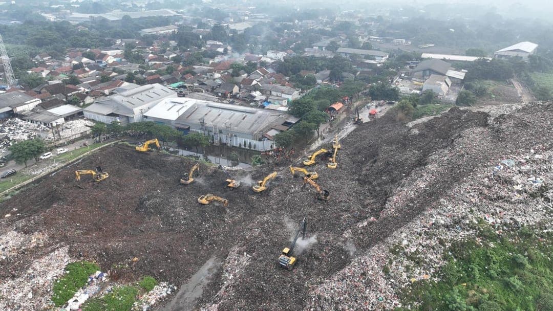 Atasi Tumpukan Sampah Imbas Longsor TPST Bantargebang, DLH DKI Terapkan Sistem Tiga Shift dan Tutup TPS Liar