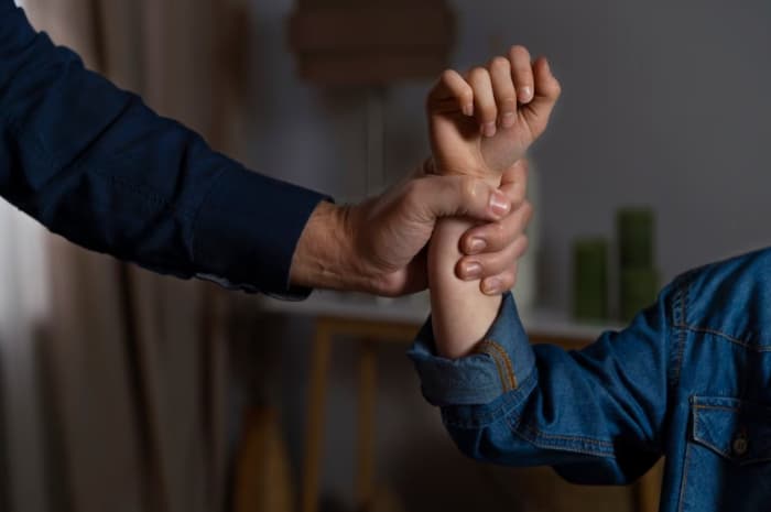 Tujuh Ciri Anak yang Sudah Terkena Grooming, Orang Tua Wajib Tahu!