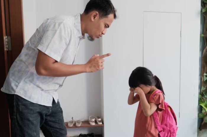Jangan Dianggap Normal, Ini 5 Tanda Orangtua Toxic yang Perlu Diwaspadai