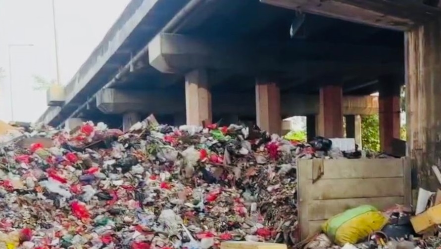 Viral Gunungan Sampah di Kolong Tol Tanjung Priok Timbulkan Bau Busuk, DLH DKI Bakal Tutup Permanen TPS Kencana