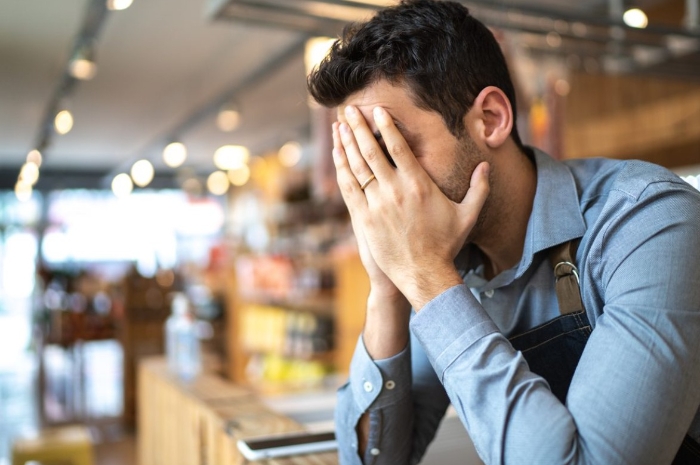 5 Tips Pria Mengatasi Rasa Minder Saat Bergaul, Nomor 3 Ternyata Sering Diabaikan!