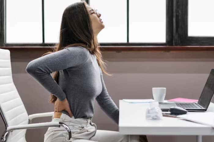 Termasuk Duduk Lama, Kenali 5 Penyebab Pinggang Sering Sakit yang Wajib Diwaspadai Berikut Ini