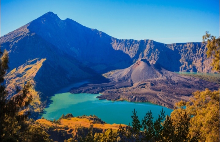 Insiden Jalur Sembalun, Tim Gabungan Evakuasi Pendaki Belgia yang Alami Cedera di Gunung Rinjani