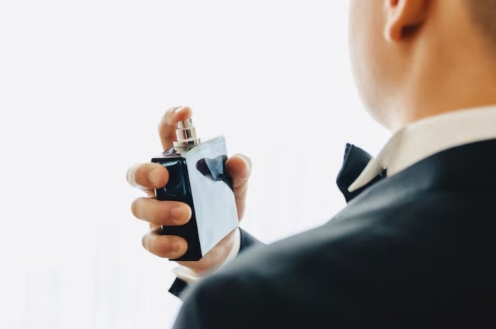 6 Cara Agar Parfum Tahan Lama Seharian, Rahasianya Ternyata Sederhana!