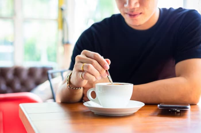 6 Dampak Buruk Terlalu Banyak Minum Kopi yang Jarang Disadari