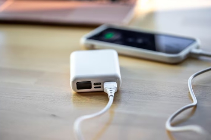 Aturan Baru! Terbang dari Singapura Kini Dibatasi Bawa Power Bank