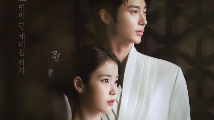 Baru juga Tayang, IU Spill Adegan 'Kisseu' yang Bikin Deg-degan para Pemain Lain di Drama Perfect Crown