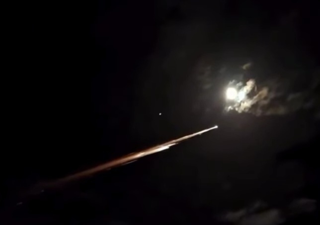 Viral Benda Bercahaya Misterius di Langit Malang, Begini Fakta yang Diungkap BMKG