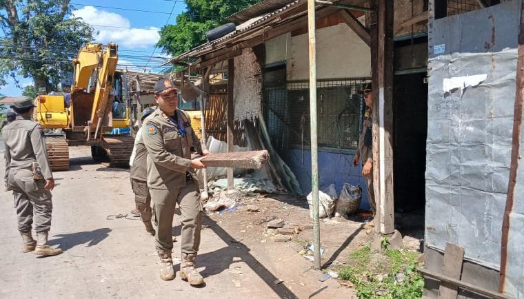 Dukung Normalisasi Sungai Cirarab, Satpol PP Kabupaten Tangerang Kerahkan 71 Personel untuk Tertibkan Bangunan Liar di Pasar Kemis dan Sepatan