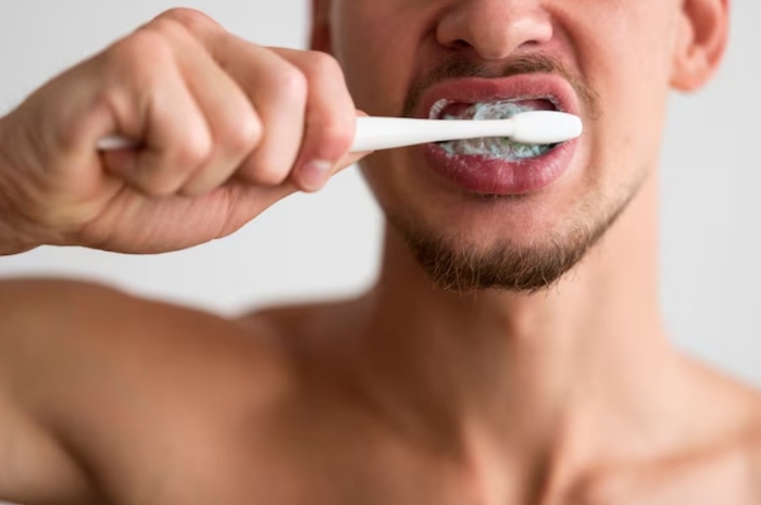 Cara Menyikat Gigi Sensitif Tanpa Ngilu, Ternyata Banyak yang Masih Salah