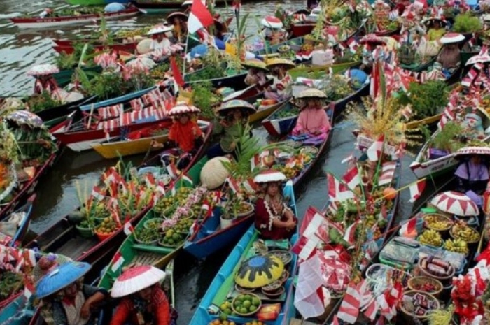 Pasar Terapung TMII Resmi Dibuka, Sensasi Wisata Sungai Kalimantan Kini Bisa Kamu Nikmati di Jakarta