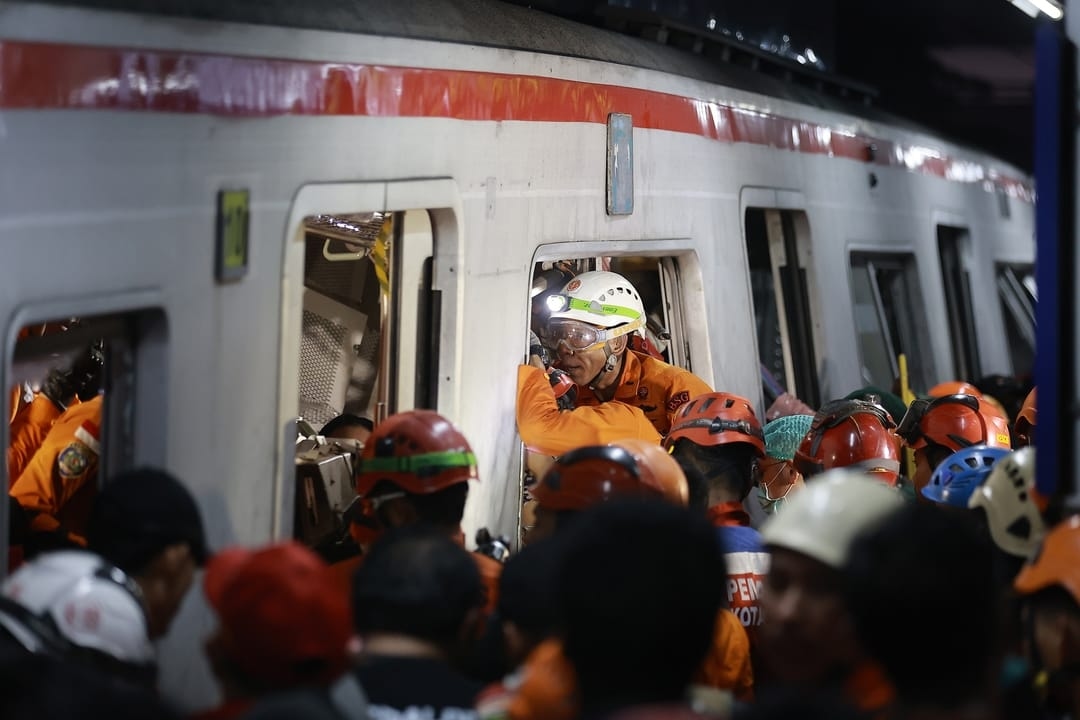 Bantu Penanganan Korban Tabrakan KRL vs KA Argo Bromo di Bekasi, Pemprov DKI Turunkan BPBD, PMI, hingga Damkar