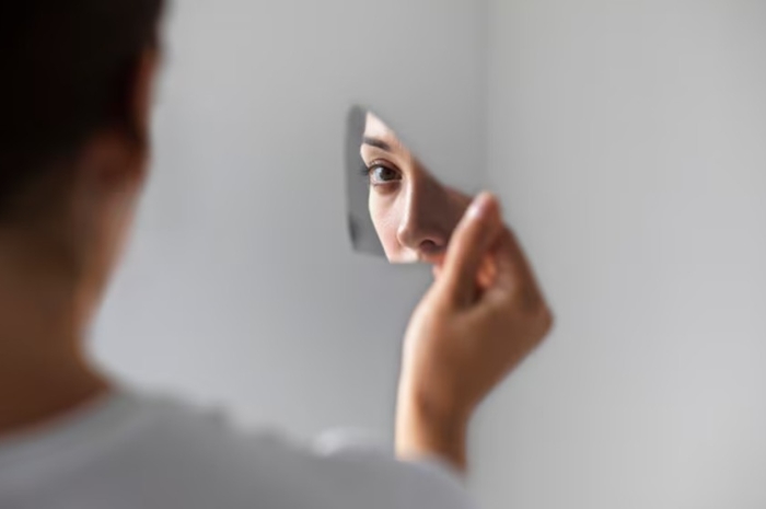 Kenali Sebelum Terlambat, Ini Tanda Kamu Punya Self-Esteem Rendah