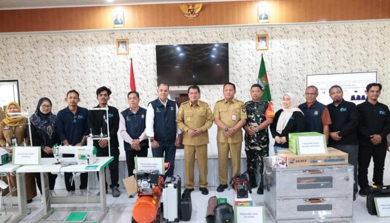 Serahkan Bantuan Peralatan Usaha dan Program Pemagangan, Bupati Tangerang Dorong Terciptanya Wirausaha Baru untuk Tekan Pengangguran