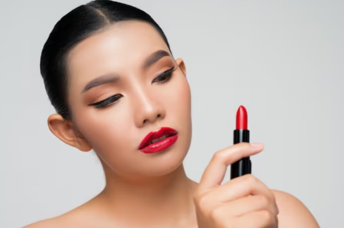 Makeup Artist Bongkar Trik Agar Warna Lipstik Lebih Keluar