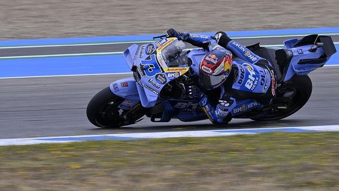 Crash Horor di MotoGP Catalunya 2026: Alex Marquez Masuk Rumah Sakit dan Jalani Operasi Leher, Diggia Juara Usai Ikut Terjatuh