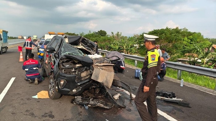 Kecelakaan Bus Mira Tabrak Gran Max di Ngawi, Satu Korban Alami Penurunan Kesadaran