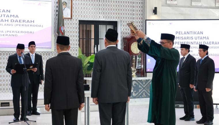 Perkuat Tata Kelola BUMD, Bupati Tangerang Lantik Komisaris Utama PT BPR KRG dan PT MKR