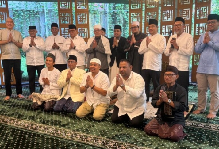 Tokoh Senior Agung Laksono Hadiri Salat Iduladha di DPD Golkar DKI