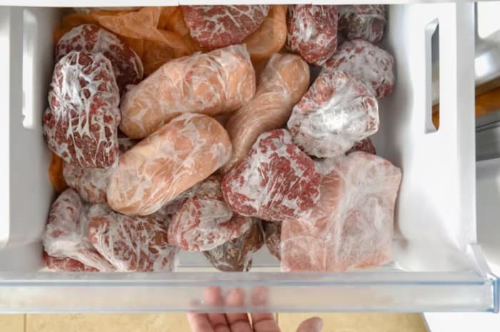 Bau Tak Sedap Akibat Sisa Daging di Freezer Bikin Kesal? Ini Cara Ampuh Menghilangkannya