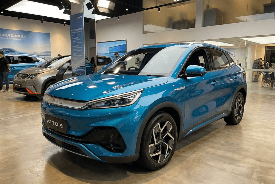 Segera Miliki BYD ATTO 3: SUV Listrik Keluarga dengan Sentuhan Panoramic Sunroof Cerdas, Fitur Keamanan 7 Airbag, dan Fitur Power Bank Berjalan