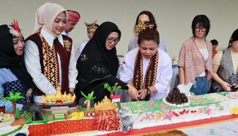 Meriahkan HUT ke-18, Sekarwangi Hadirkan Kue Sepanjang 18 Meter, Wabup Tangerang: Bukti Kekuatan Kreativitas UMKM