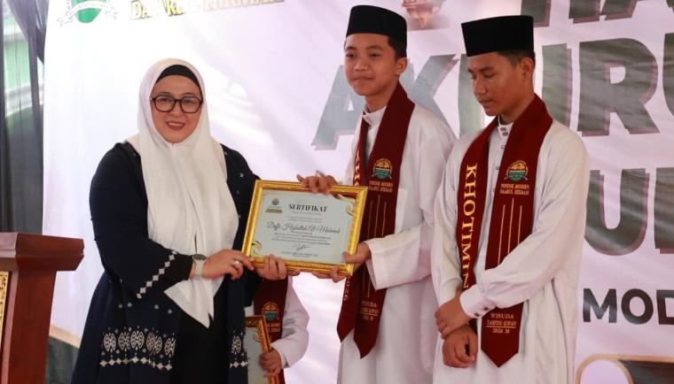 Hadiri Wisuda Tahfidz PM Daarul Hikmah Sukadiri, Wabup Tangerang: Bukan Sekadar Seremoni, Tapi Ungkapan Syukur