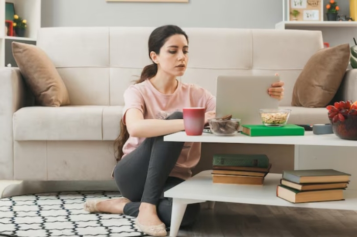 Kenali 5 Situasi Sosial yang Diam-Diam Menguras Energi Seorang Introvert