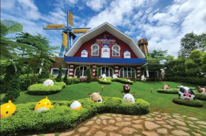 Liburan Sekolah Seru di Dairyland Farm Theme Park Puncak, Wisata Edukatif Bernuansa Peternakan Eropa