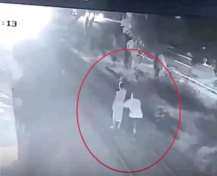 Heroik! Penjaga Perlintasan Kereta di Pasuruan Selamatkan Pria dari Maut