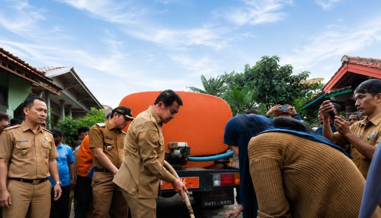 Warga Tigaraksa Kesulitan Air Akibat Kemarau, Bupati Tangerang dan Gubernur Banten Langsung Turun Tangan