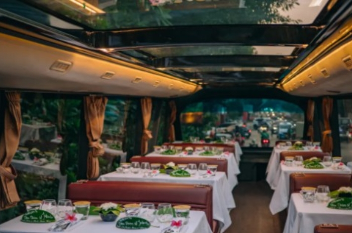 TransJakarta Punya Cara Baru Menikmati Jakarta, Makan Fine Dining di Atas Bus Tingkat