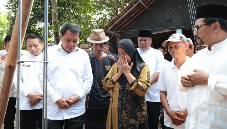 Gerak Cepat Bupati Tangerang: Kunjungi Rumah Warga Pakuhaji yang Roboh Diterjang Puting Beliung, Langsung Perintahkan Dibangun Hari Itu Juga