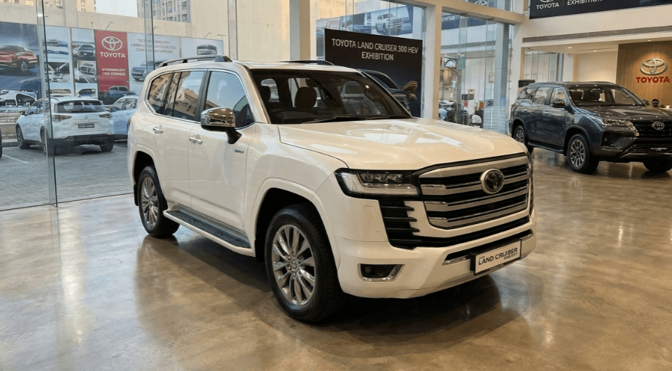 Land Cruiser 300 HEV Jadi Andalan Baru SUV Tangguh 2026, Tetap Lincah Melibas Genangan 700 mm Berkat Baterai Waterproof