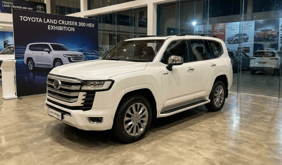 Toyota Land Cruiser 300 HEV Tampil Kekar Berani Mengusung Parallel Hybrid dengan Torsi Buas dan Performa Off-Road Maksimal