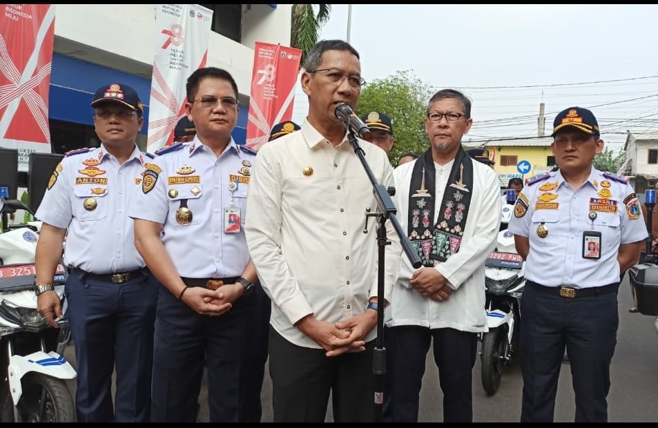 Heru Ancam Cabut Izin Perusahaan Jika Kabel Tidak Dirapikan
