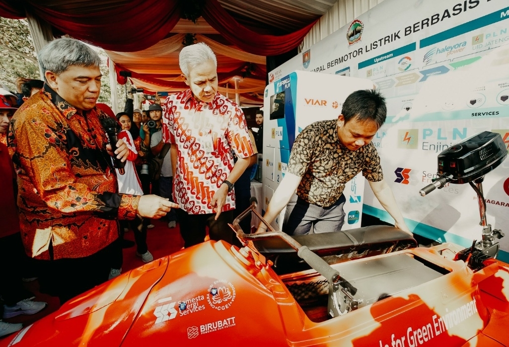 Luncurkan Perahu Listrik di Cilacap, Ganjar Ajak Nelayan Hemat Pengeluaran
