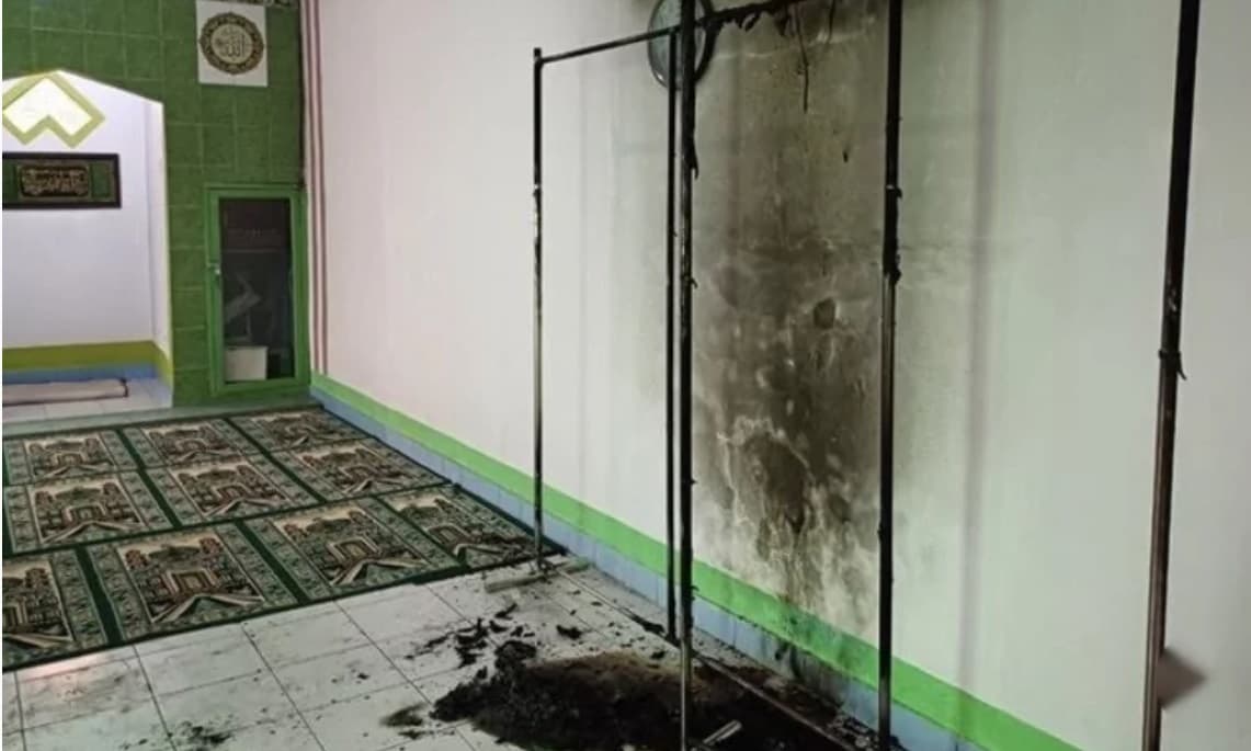 Ini Alasan Pria Bakar Tirai Shaf Musholla di Tebet, Untuk Mengusir Nyamuk