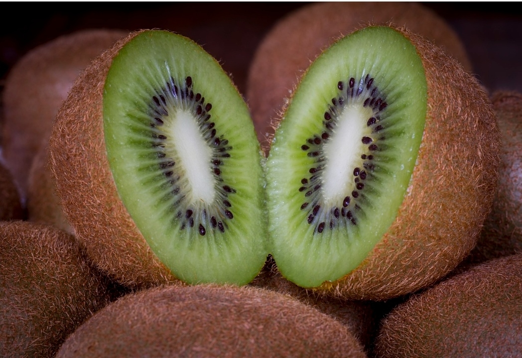 8 Manfaat Kiwi untuk Kesehatan Kulit dan Rambut