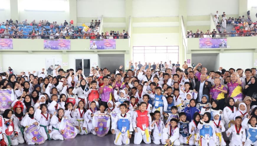 Buka Kejuaraan Taekwondo Tingkat Pelajar, Bupati Zaki Berharap Lahir Atlet-atlet Berprestasi dari Sini