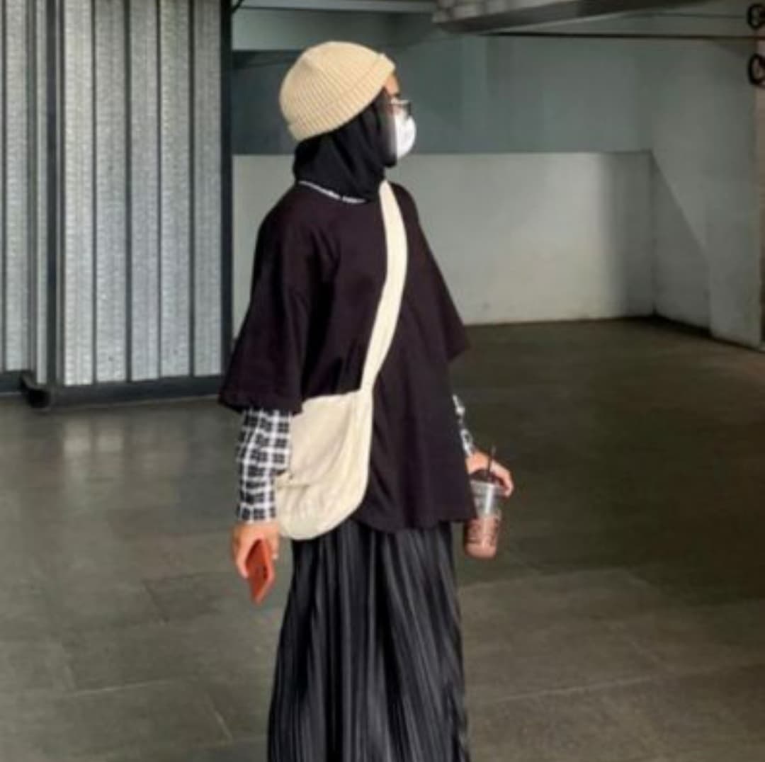 Kaos Oversize, Tren Fashion OOTD Hijab yang Sedang Hits