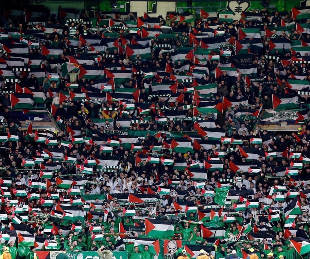 Abaikan Larangan Klub, Ribuan Fans Celtic Kibarkan Bendera Palestina Sebagai Bentuk Dukungan