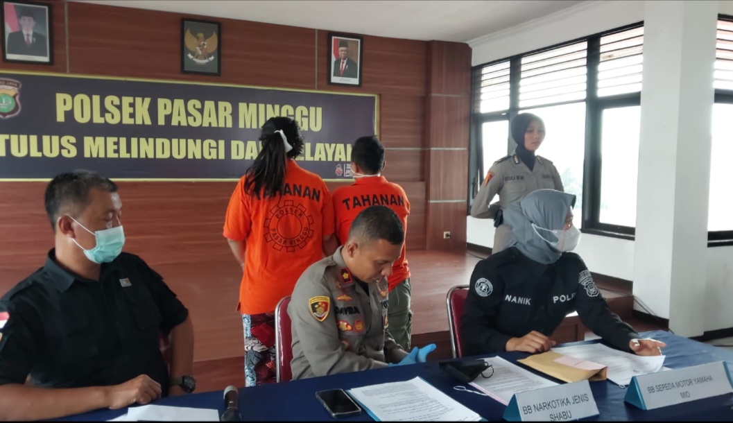 2 Ibu Muda Nekat Jadi Kurir Narkoba Dibekuk Polsek Pasar Minggu, 413 Gram Sabu Disita dari Tangannya