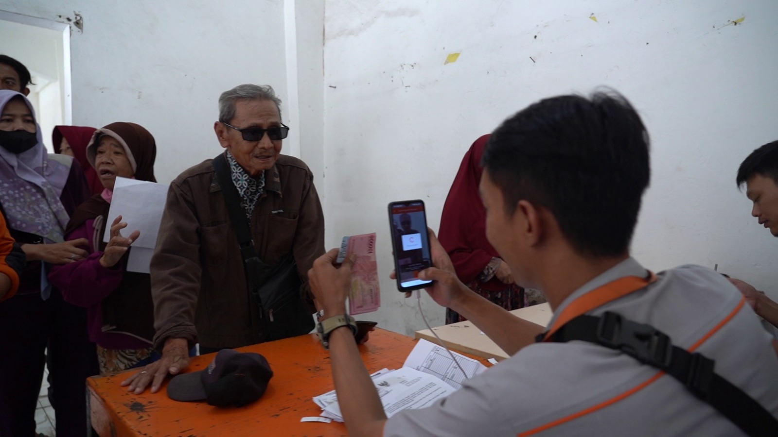 Kabar Gembira! Bansos PKH, BPNT, dan Beras 10 Kg Per Bulan Segera Cair Awal 2024, Periksa Apakah Kamu Terdaftar Sebagai Penerima?