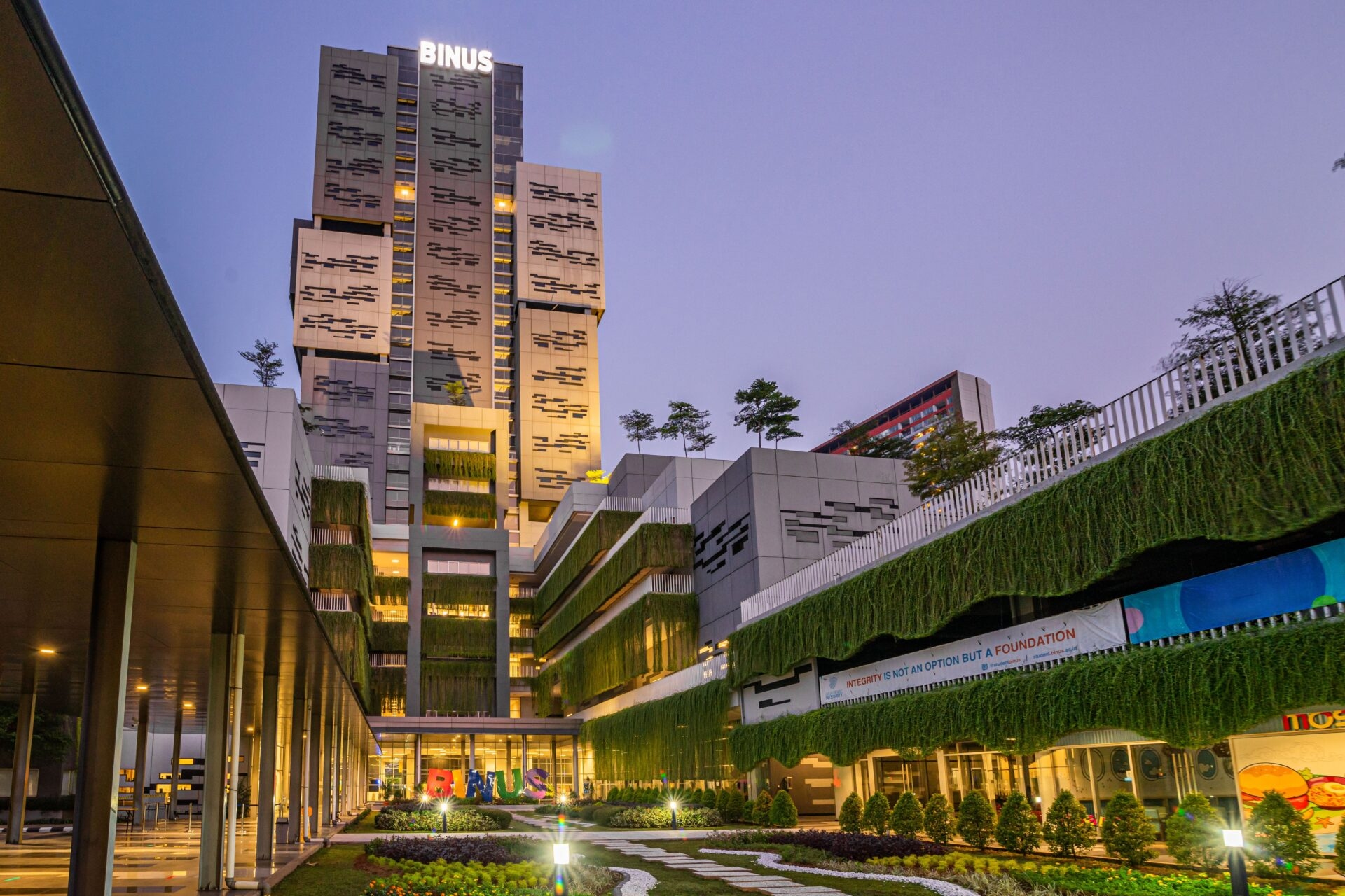 Pengembangan SDM Unggul di Bidang Bisnis Kreatif dalam Menghadapi Tantangan Teknologi