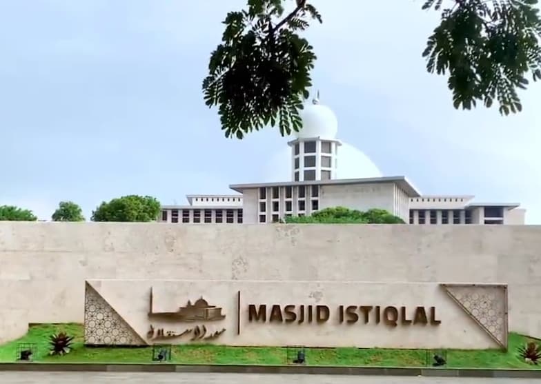 Jadwal Shalat Jumat di Masjid Istiqlal Jakarta Hari Ini, Khotib Laksma TNI (Pur) Dr KH Asep Saepudin, Tema Merdeka: Menguatkan Persaudaraan