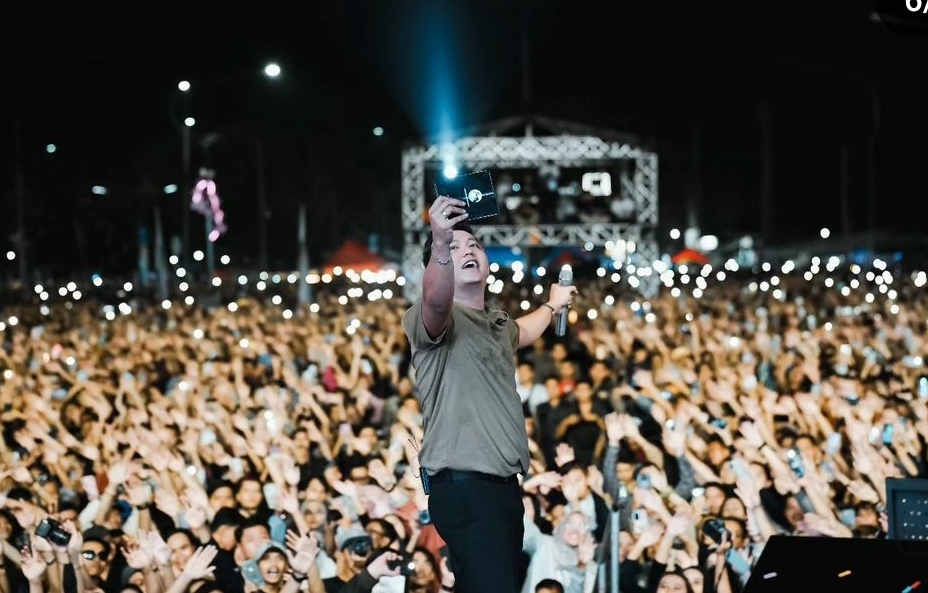 Gak Cuma Aktif Nyanyi dan Manggung di Konser, Denny Caknan Ternyata Juga Punya Bisnis Kuliner Lho