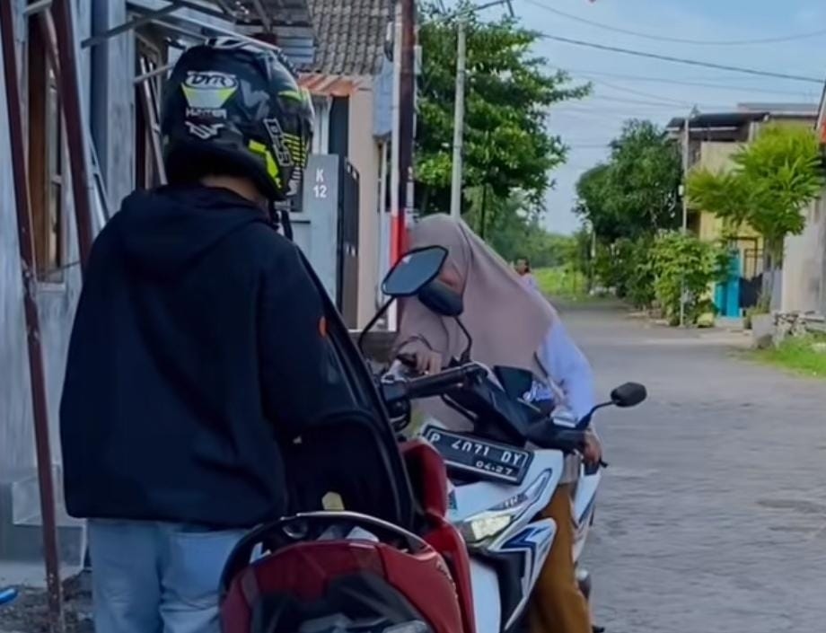 Viral! Jalani LDR, Pria ini Pulang Temui Kekasihnya dengan Cara Unik, Bikin Terharu