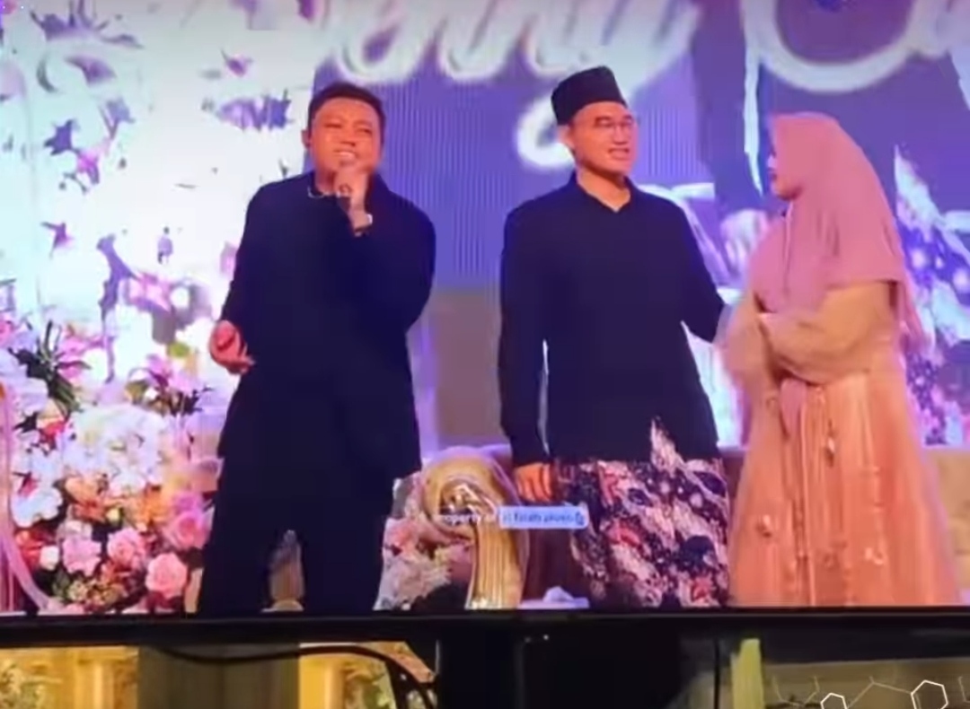 Momen Langka Denny Caknan Konser Depan Santri, Resepsi Pernikahan Putra Gus Kautsar Ambyar